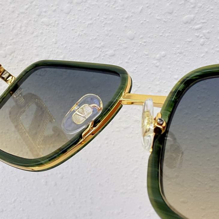 Picture of Valentino Sunglasses _SKUfw75731580fw